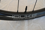 DUKE DUKE WORLD RUNNER 38 R CARBON Laufradsatz 28" 30mm + MADMAX SP SRAM